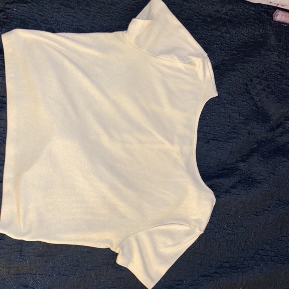 Yellow ties crop top 🌼 - Picture 2 of 3